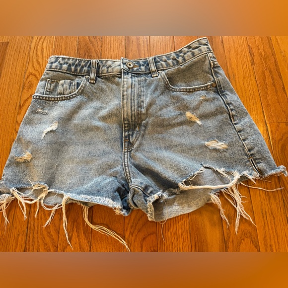 Zara Pants - Zara 
Short jeans